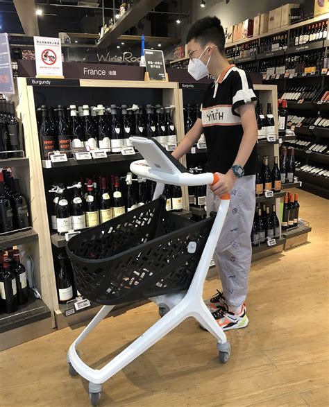 Smart Trolley System for Retail Stores: 